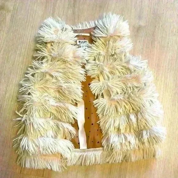 Ruum Other - Ruum American Kids Wear faux fur vest size 2 years